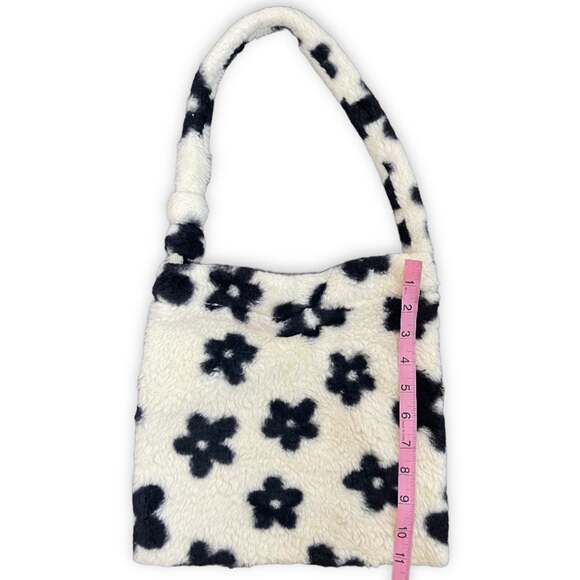 y2k fluffy hobo bag white and black daisys - Picture 8 of 9